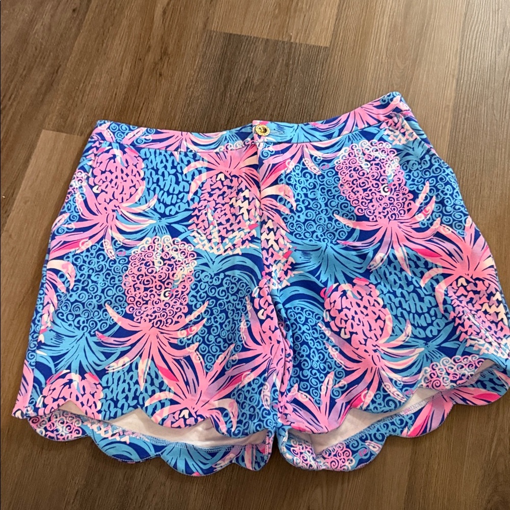 Lilly Pulitzer Buttercup Short Size L EUC no size tag